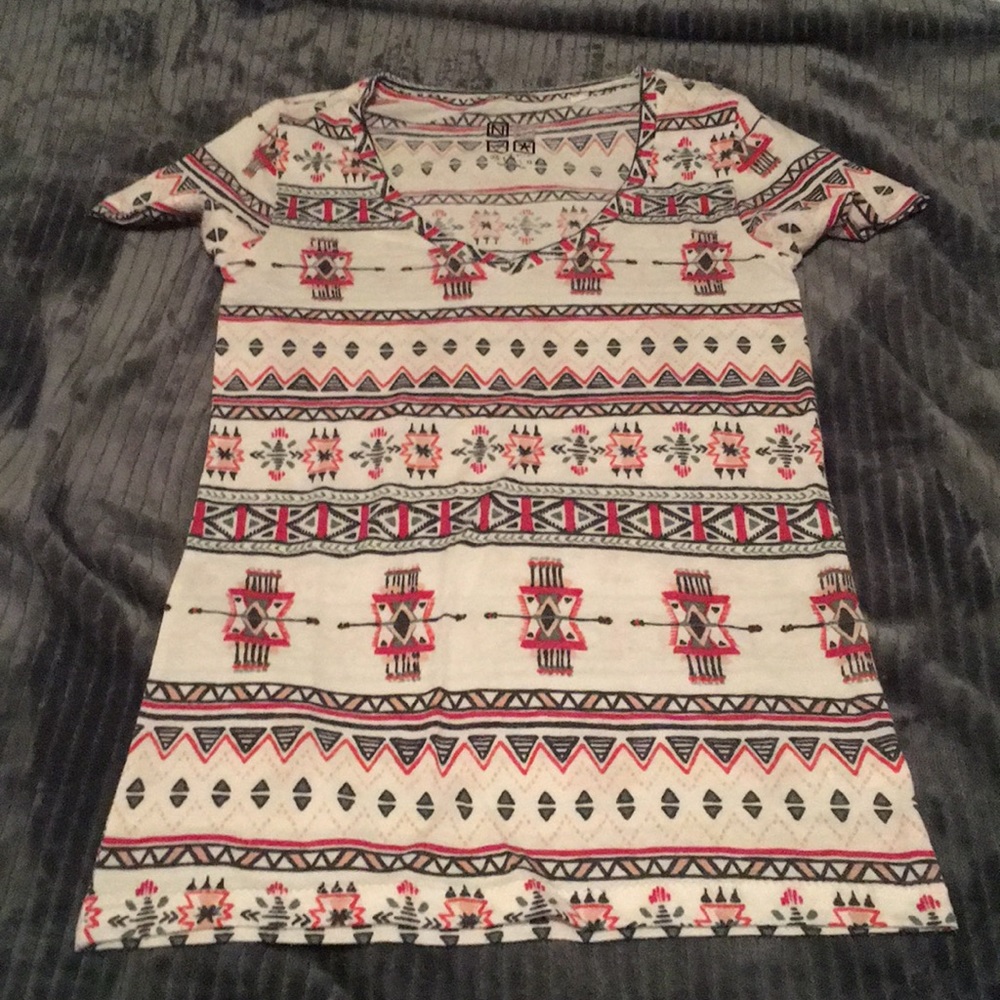 Nollie vneck T-shirt Size extra small